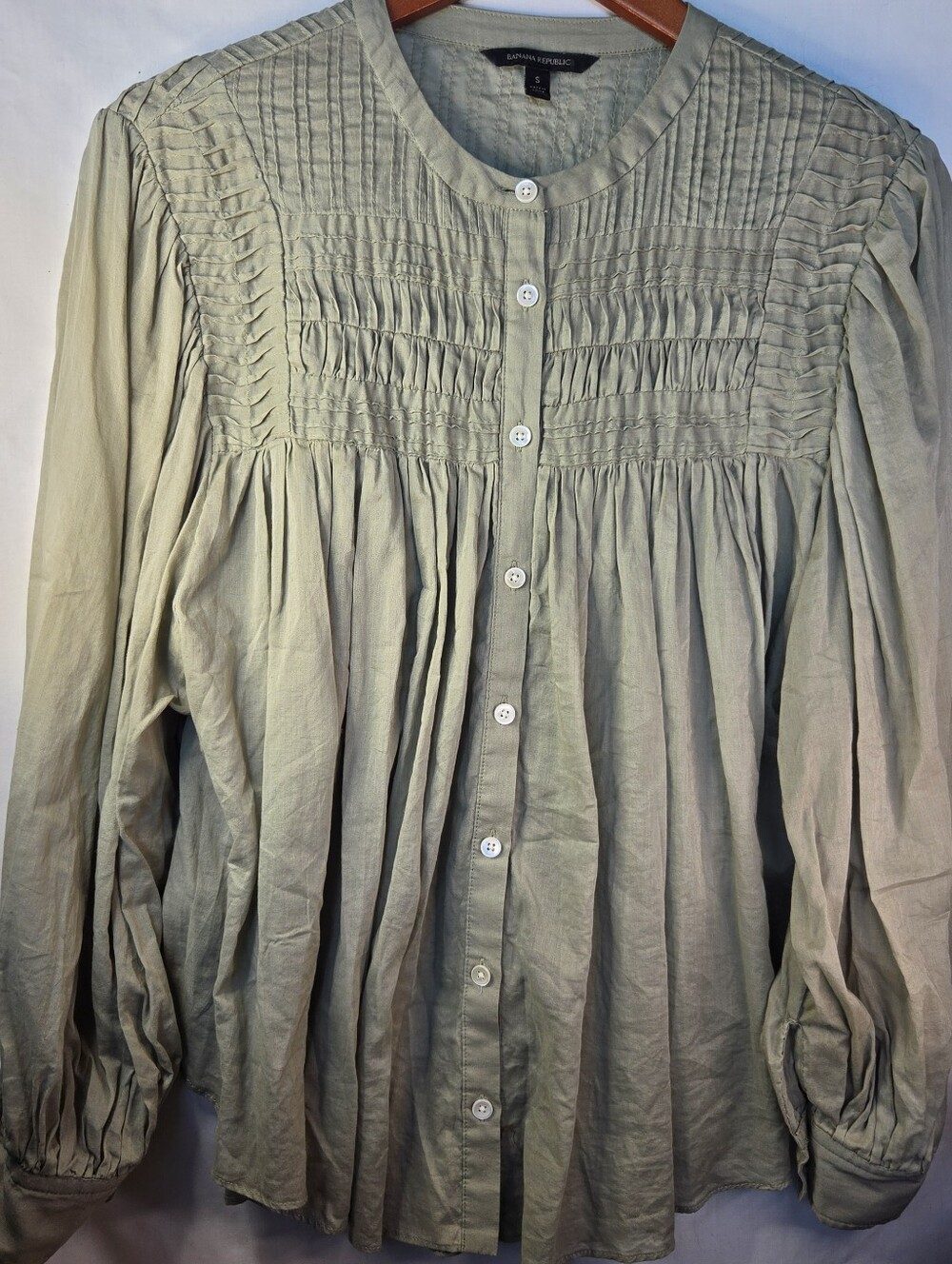 Banana Republic Olive Pleated Pintuck Button Down Blouse Women's Sz S Peasant